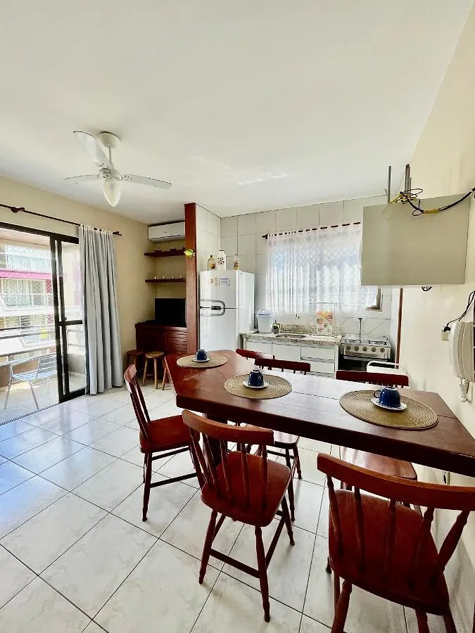 Ótimo apartamento à dois minutos  Apartamento Bombinhas