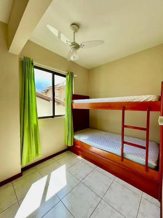 Ótimo apartamento à dois minutos  Apartamento Bombinhas
